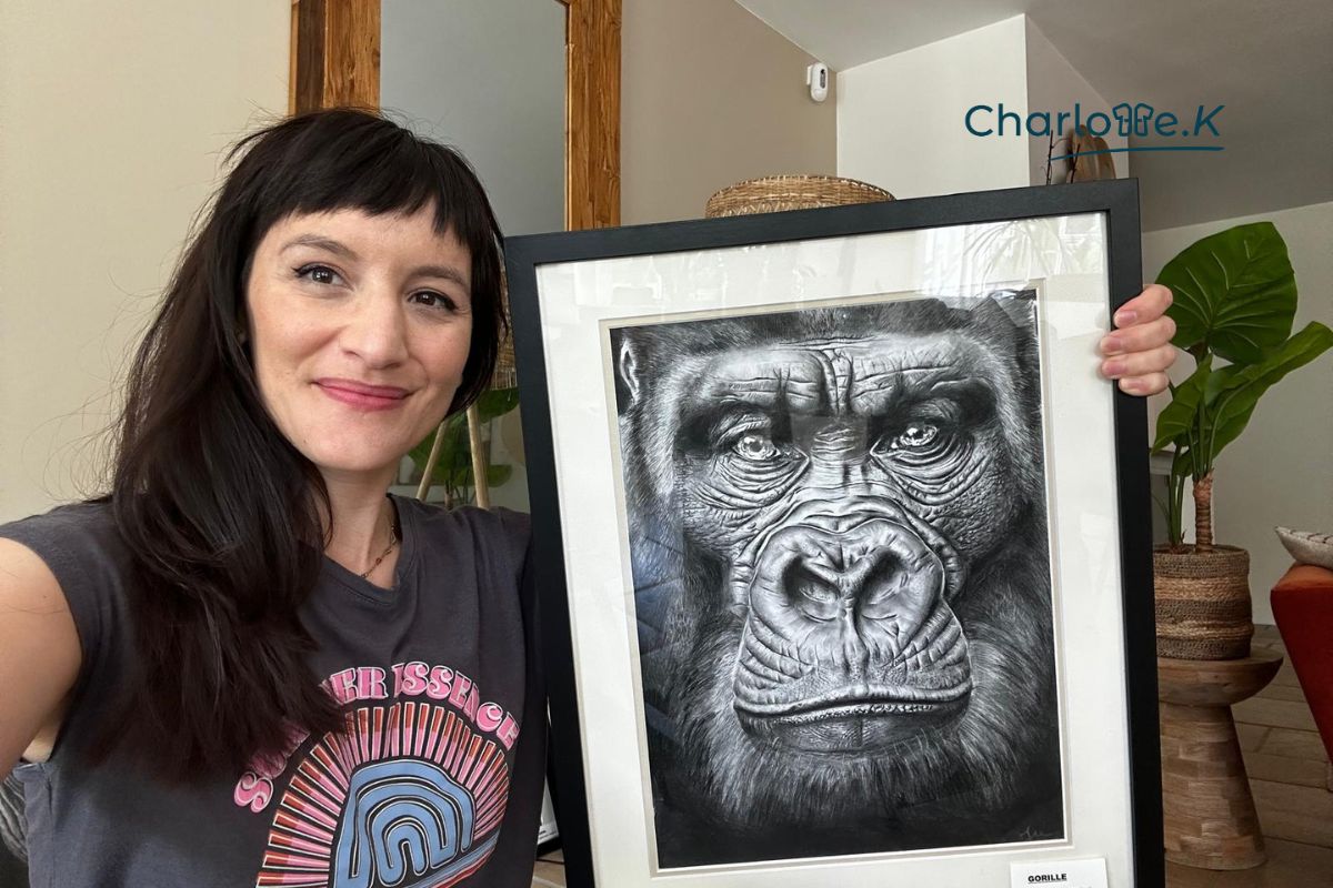 Julie dessinatrice et infirmière