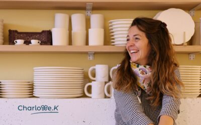 Julie, d’infirmière à fondatrice d’un café céramique